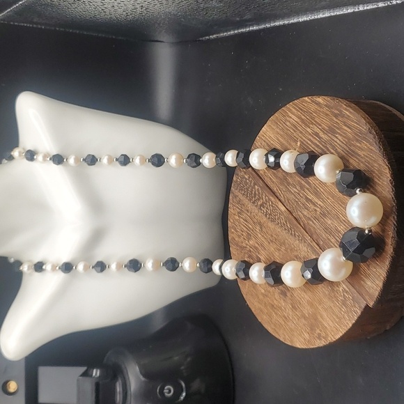 N3036 black and‎ white ice beaded facet fifth Avenue necklace - Picture 1 of 4
